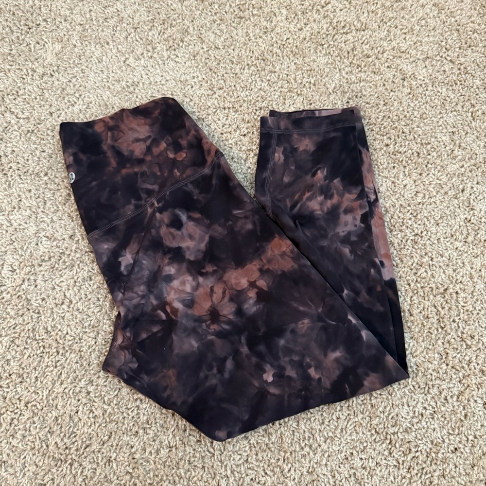 Lululemon Athletica Gray and Pink Ankle Cropped Pants